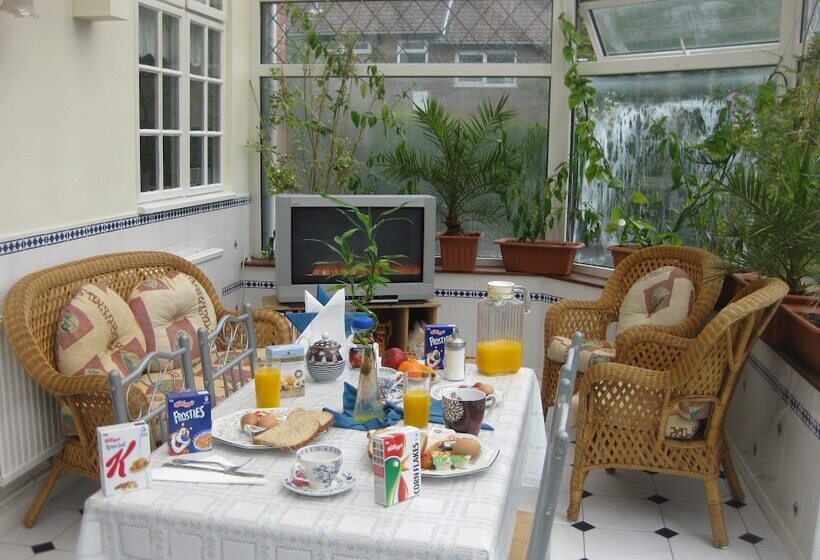 فندق The Handforth Lodge