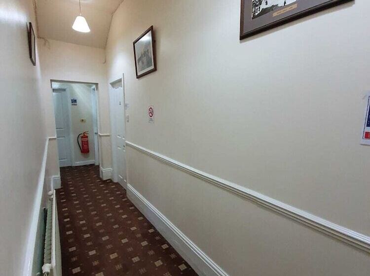 فندق The Handforth Lodge