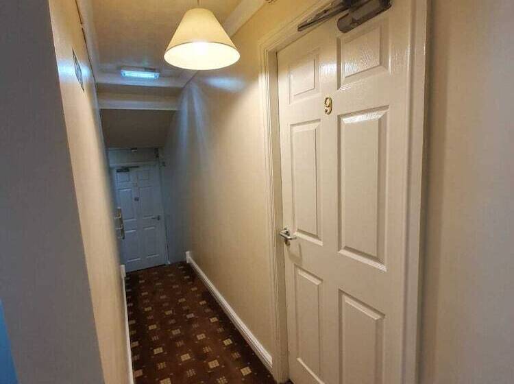 فندق The Handforth Lodge