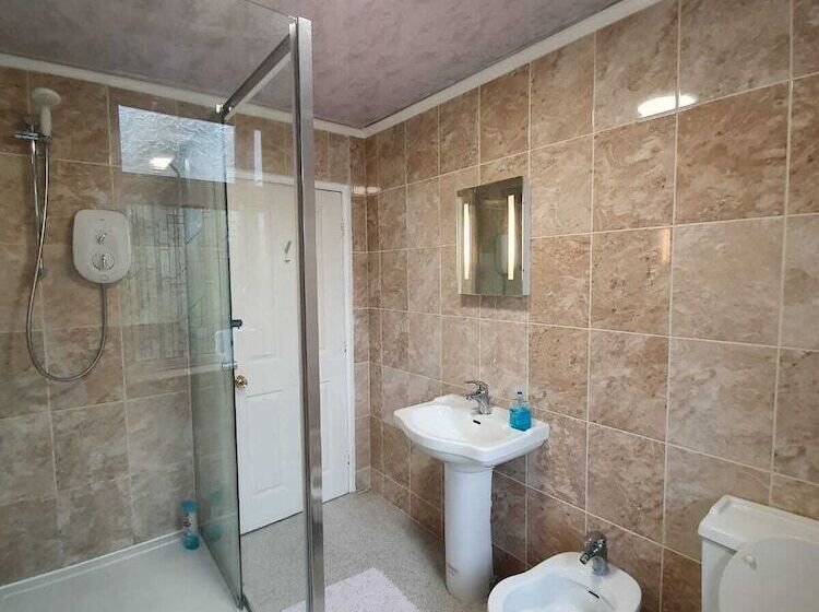 فندق The Handforth Lodge