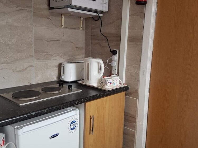 فندق The Handforth Lodge