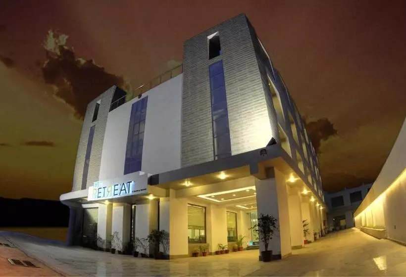 هتل The Retreat