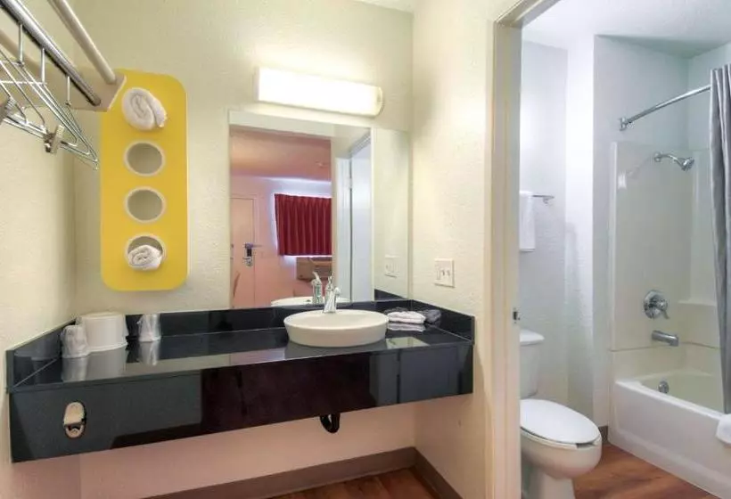 Motel 6 Los Angeles Baldwin Park