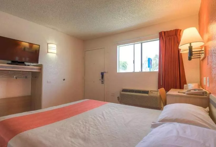 Motel 6 Los Angeles Baldwin Park