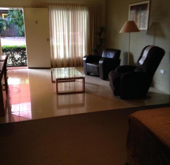 Motel Francis Phillip Motor Inn And The Lodge