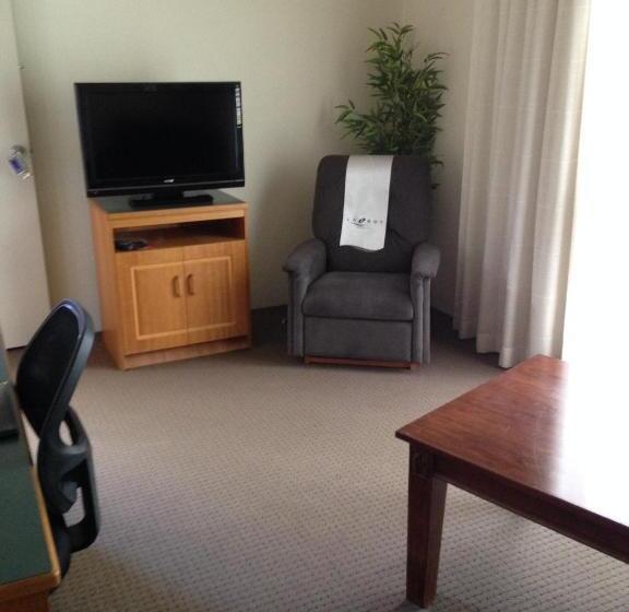 Motel Francis Phillip Motor Inn And The Lodge