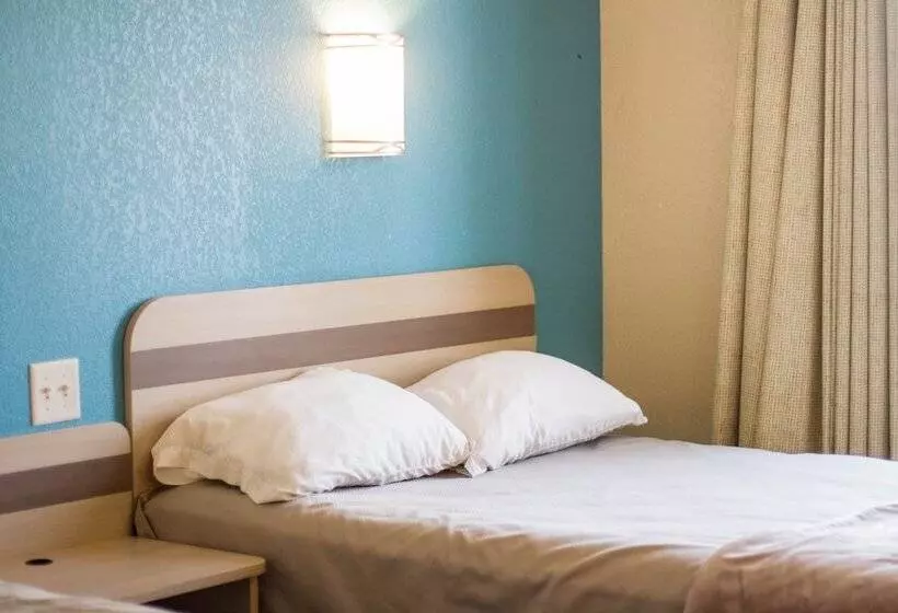 모텔 The Wilshire Inn