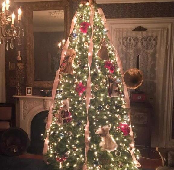 Raindrops On Roses Bed & Breakfast