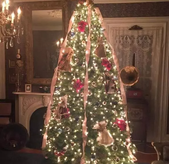 Raindrops On Roses Bed & Breakfast