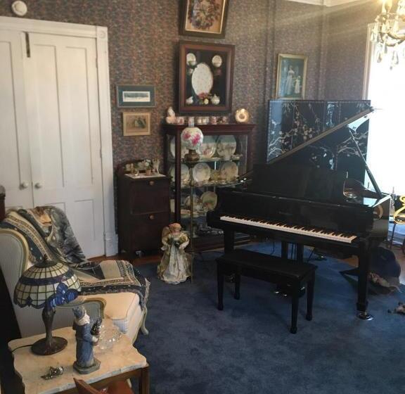 Raindrops On Roses Bed & Breakfast