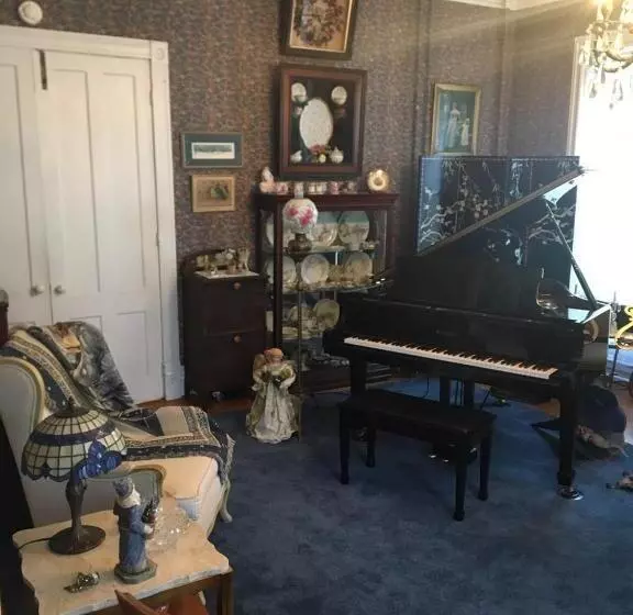 Raindrops On Roses Bed & Breakfast