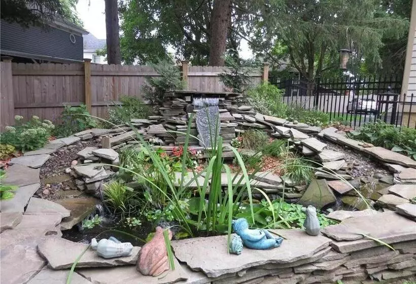 Raindrops On Roses Bed & Breakfast