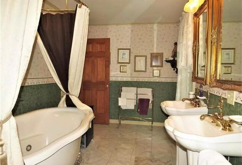 Raindrops On Roses Bed & Breakfast