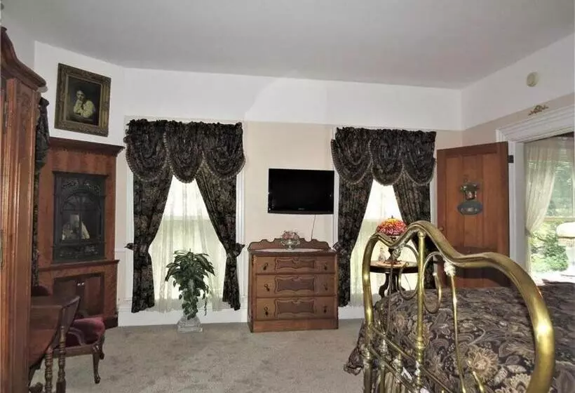 Raindrops On Roses Bed & Breakfast