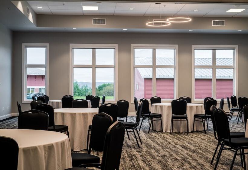 בית מלון כפרי Amsterdam Inn & Suites