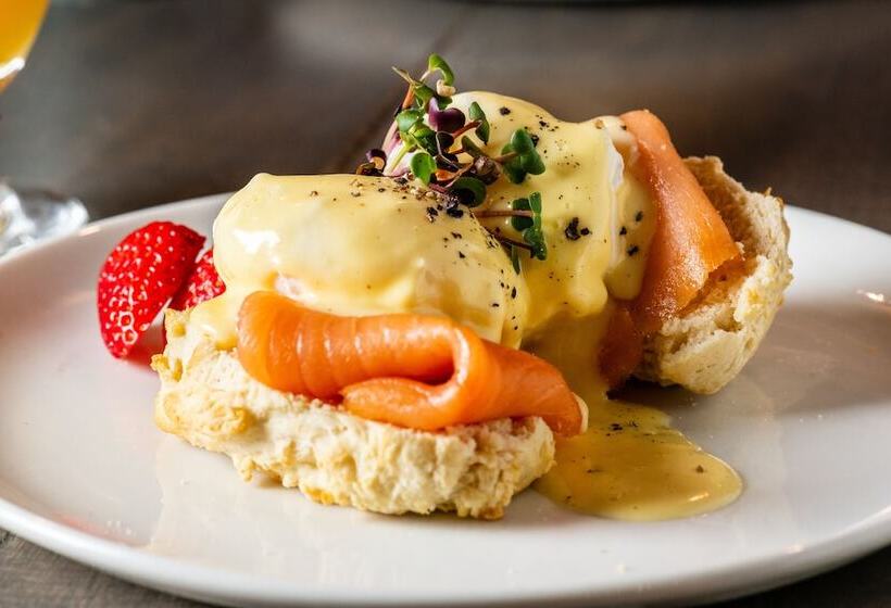 בית מלון כפרי Amsterdam Inn & Suites