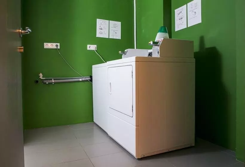 ホテル Cukrarna Hostel