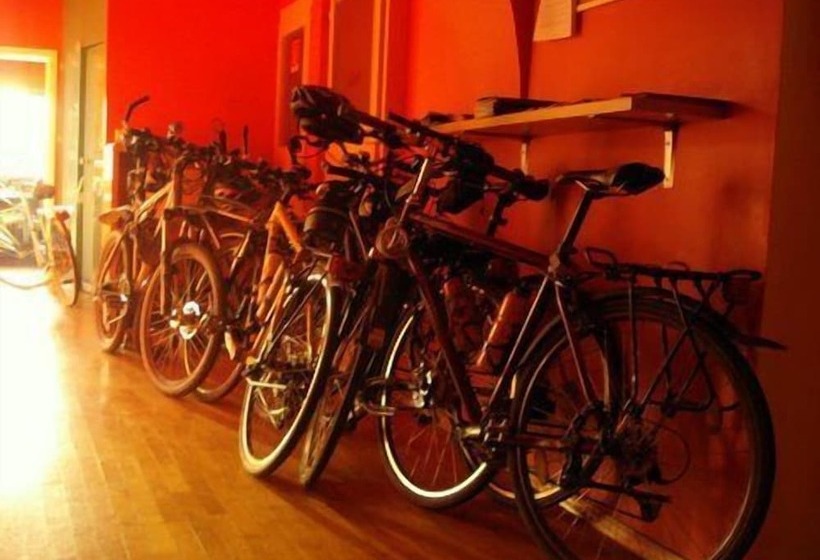 هتل Cukrarna Hostel