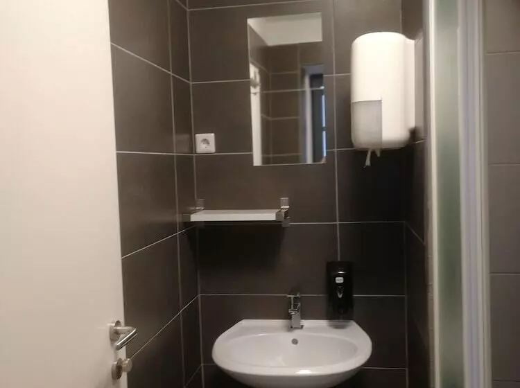 ホテル Cukrarna Hostel