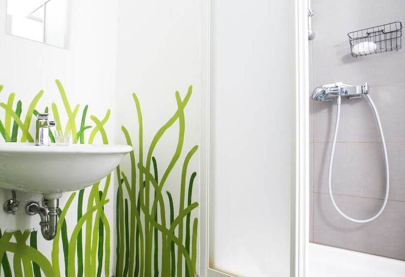 هتل Cukrarna Hostel