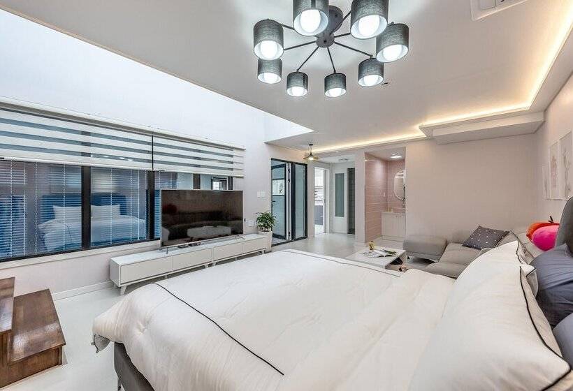 Hotel Gosung Shalala Private Pool & Spa Villa