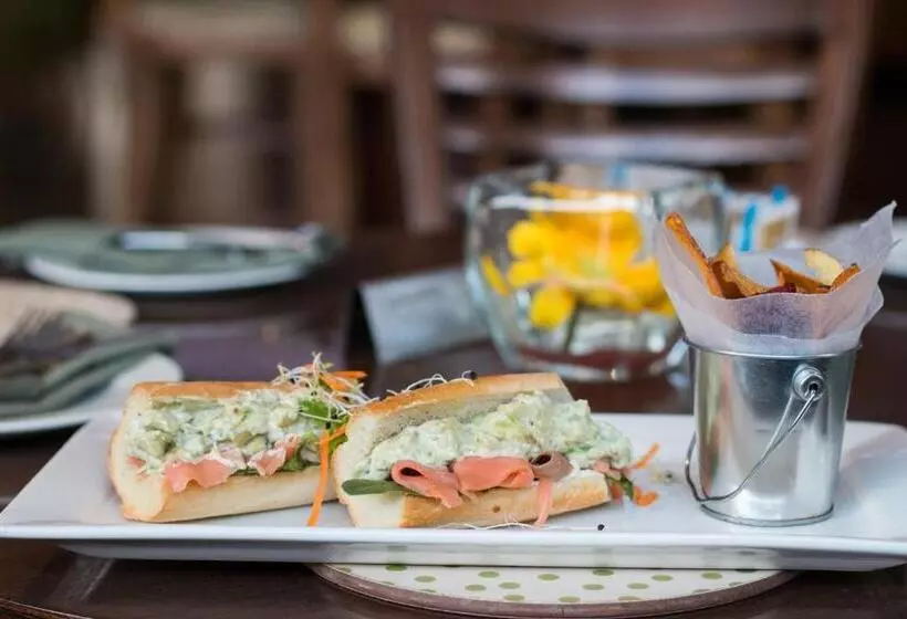 City Lodge Hotel At Or Tambo International Airport