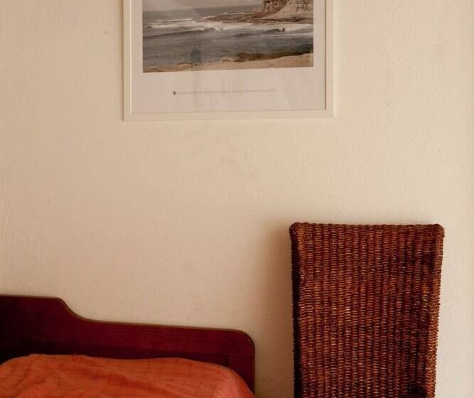 Ericeira Chill Hill Hostel & Private Rooms