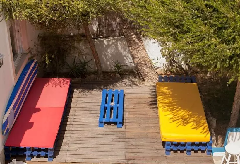 Ericeira Chill Hill Hostel & Private Rooms