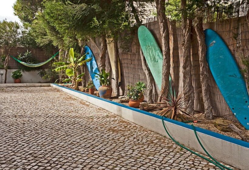 Ericeira Chill Hill Hostel & Private Rooms