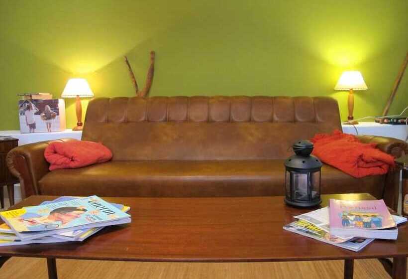 Ericeira Chill Hill Hostel & Private Rooms