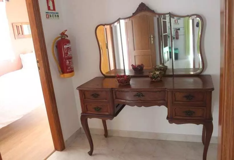 Ericeira Chill Hill Hostel & Private Rooms