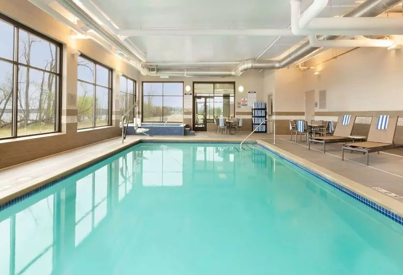 ホテル Country Inn & Suites By Radisson, Bemidji, Mn