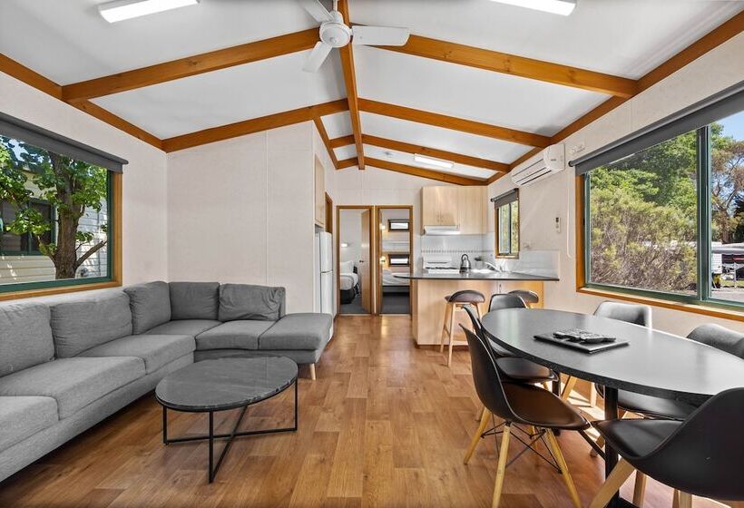 בית מלון כפרי Eureka Stockade Holiday Park