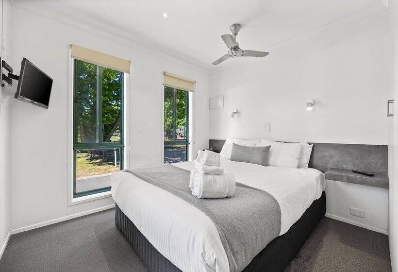 בית מלון כפרי Eureka Stockade Holiday Park