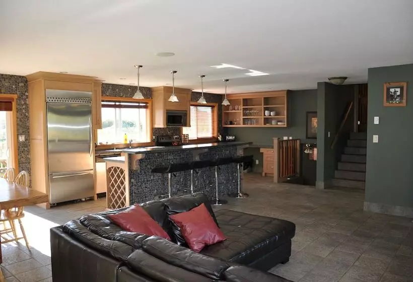 ホテル Fraser River Outpost Lodge