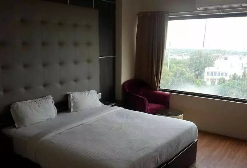 فندق Grand Harshal