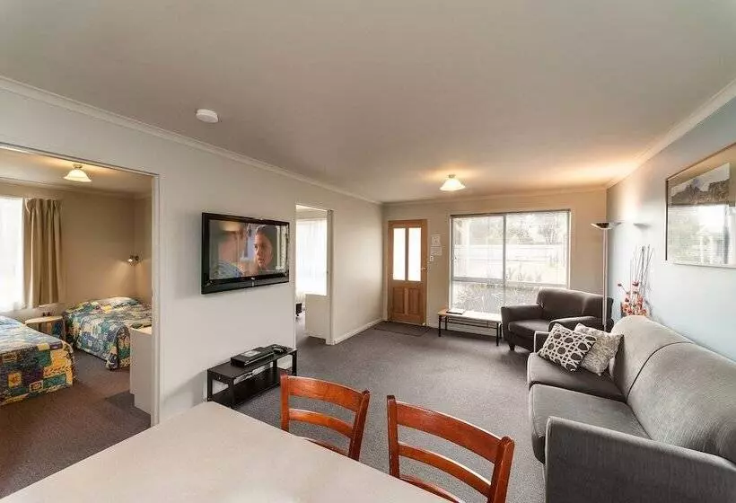 هتل Leisure Ville Holiday Centre