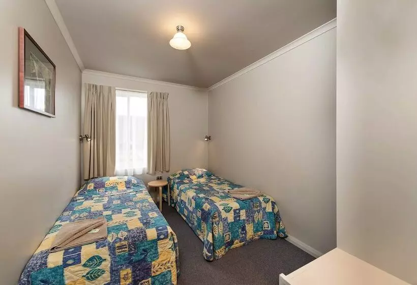 هتل Leisure Ville Holiday Centre