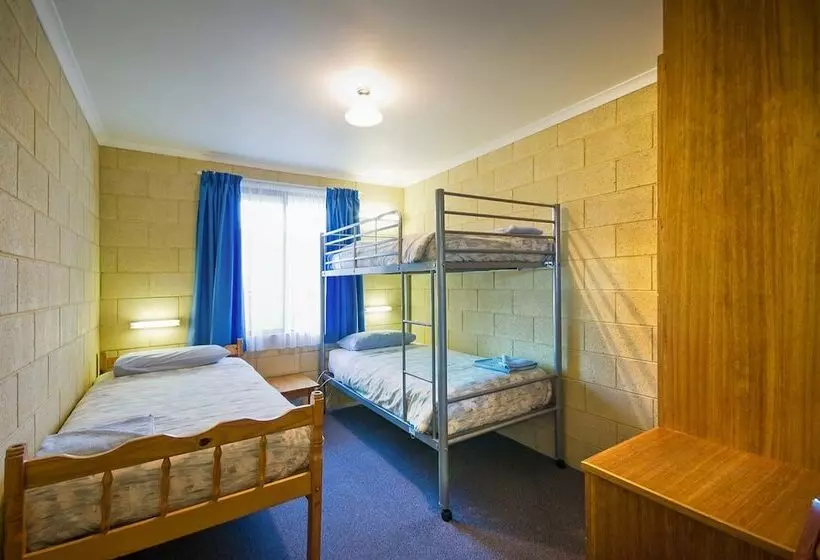 هتل Leisure Ville Holiday Centre