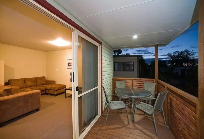 هتل Leisure Ville Holiday Centre