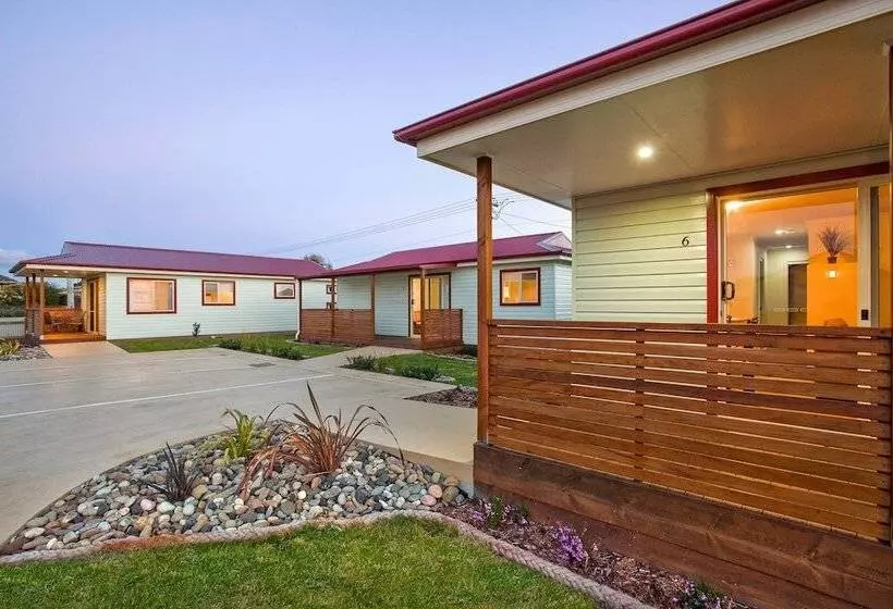 هتل Leisure Ville Holiday Centre