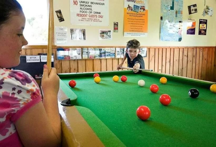 هتل Leisure Ville Holiday Centre