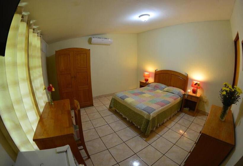 هتل Posada Don Pantaleon