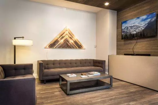 酒店 Riverside B02   Riverside Magpie