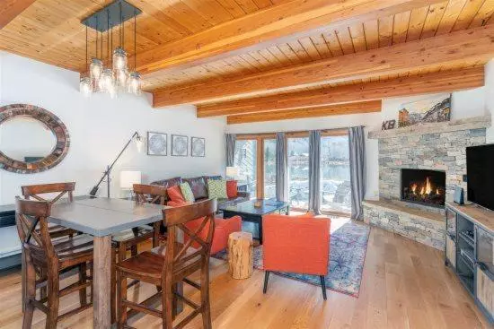 酒店 Riverside B02   Riverside Magpie