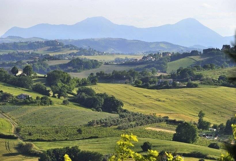 فندق Albergo Diffuso Borgo Montemaggiore