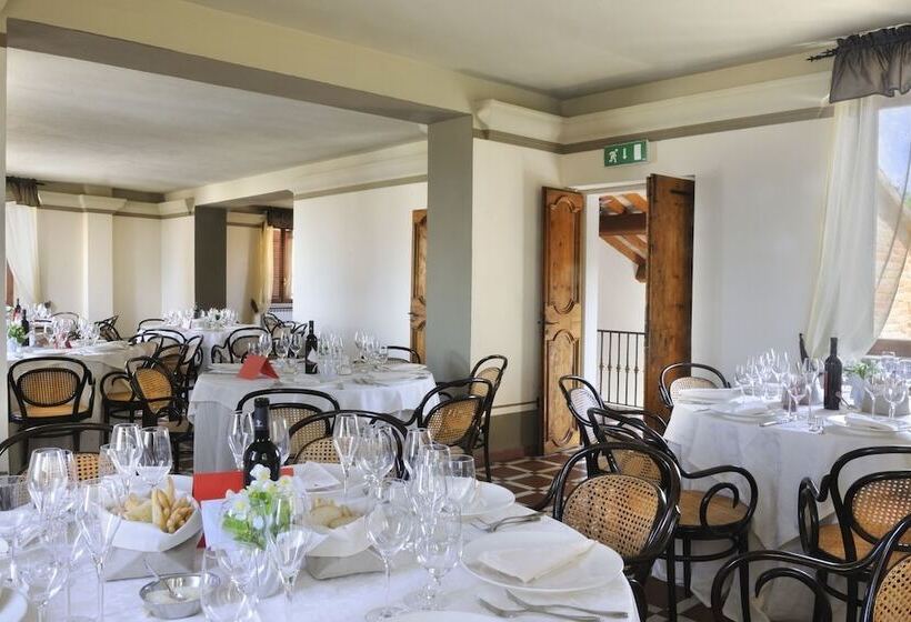 فندق Albergo Diffuso Borgo Montemaggiore