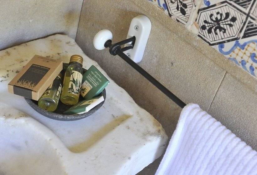 فندق Albergo Diffuso Borgo Montemaggiore