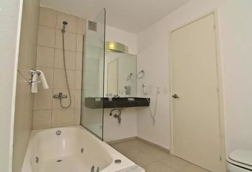 فندق De La Plaza