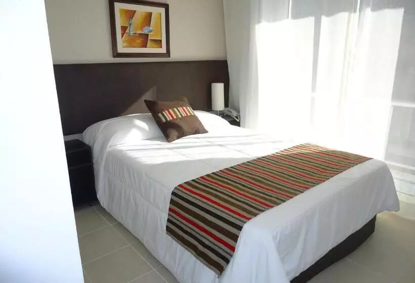 فندق De La Plaza